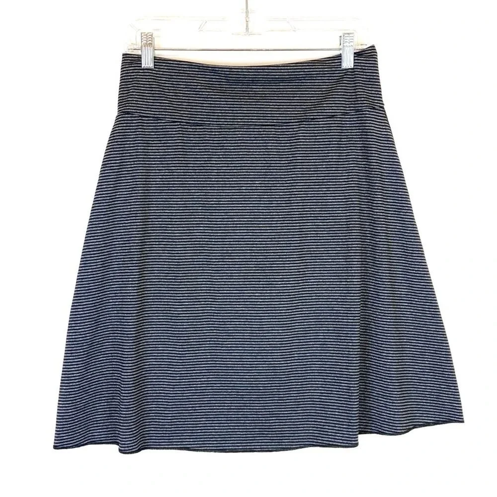 Gray Black Striped Knit Skirt A‑Line Stretch Travel Comfort Medium